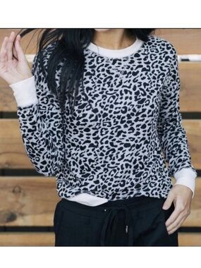 Zyia Active Leopard Print Crewneck Sweatshirt Gray White Trim M Athleisure